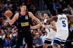 Nikola Jokic celebra su MVP con una actuación mastodóntica: 40 puntos, 13 asistencias... ¡y 0 pérdidas!
