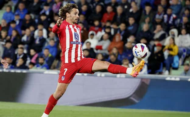 Control espectacular de Griezmann antes del primer gol.  REUTERS