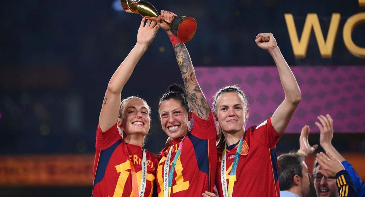 Las campeonas del mundo, Alexia Putellas, Jennifer Hermoso e Irene Paredes. /AFP