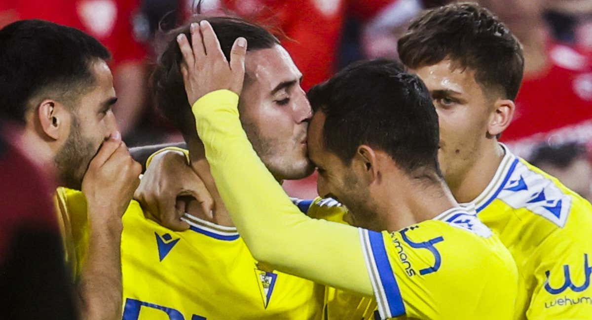 El Cádiz celebra su gol al Sevilla./