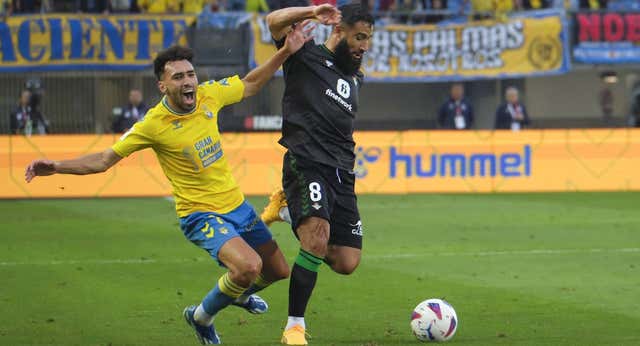 Una mano que enciende al Betis… y al Cádiz: «¿Alguien me lo puede explicar?»