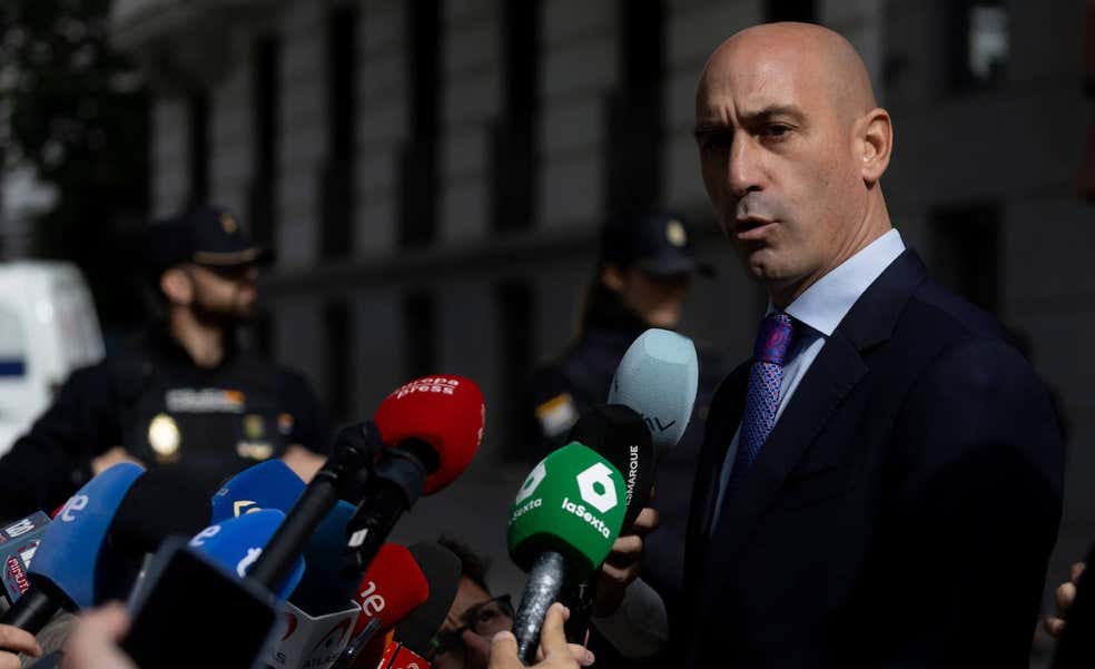 Luis Rubiales vuelve a acusar a Jenni Hermoso de cambiar su versión sobre el beso