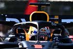 Max Verstappen hace pleno de poles mientras Fernando Alonso y Checo Pérez se la pegan