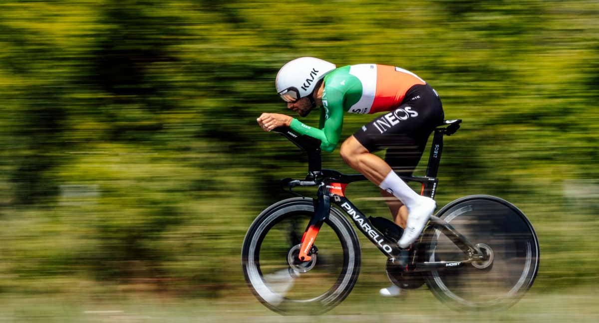 Filippo Ganna, durante su ejercicio ganador en la 14ª etapa del Giro de Italia 2024.