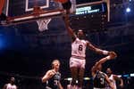 Cómo ligar al rebote de Fernando Martín y otras historias del pub que enseñó la NBA a España