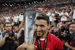 La situación más estrambótica en el Sevilla: de la carta de despedida de Navas... ¡a su renovación vitalicia!