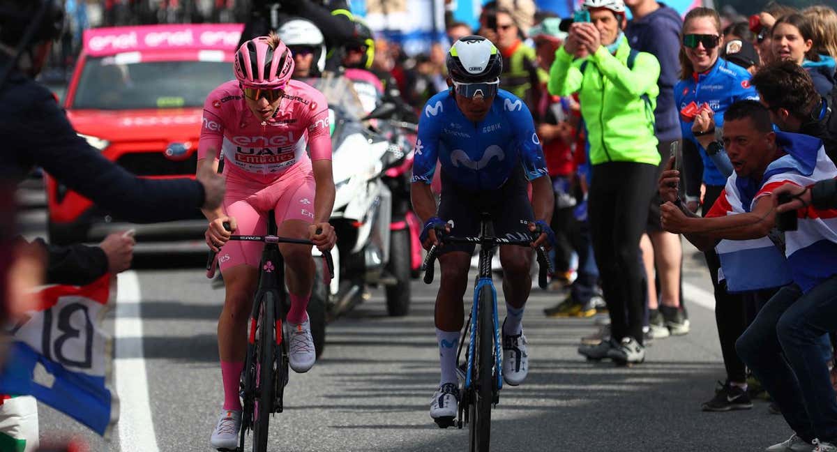 Tadej Pogačar (izquierda) y Nairo Quintana (derecha), jugándose la etapa de Livigno.