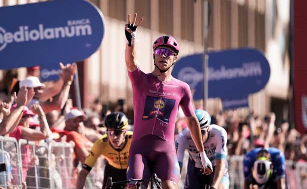 Jonathan Milan ha sumado ya tres victorias de etapa en el Giro de Italia 2024.  RCS