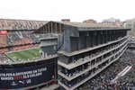 El valencianismo vuelve a dejar semivacío Mestalla para protestar contra Peter Lim