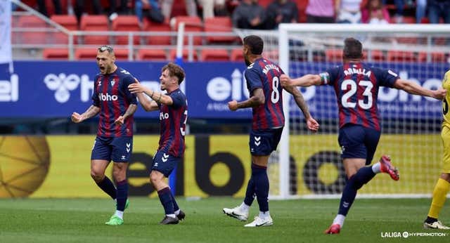 El Eibar se asegura el playoff y no pierde comba con el ascenso directo