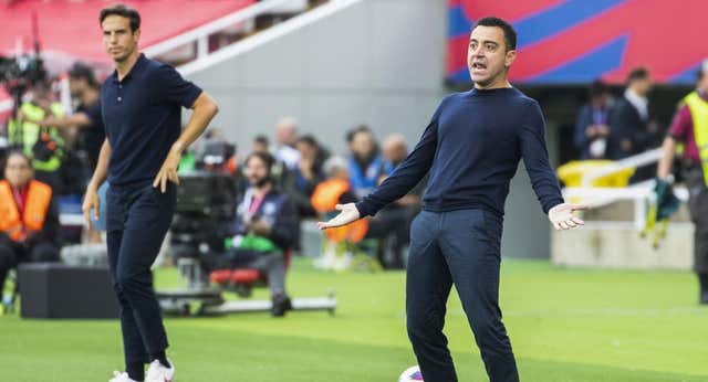 A Xavi le transmiten «calma y tranquilidad» y él sale en defensa de Laporta: «No me gusta cuando le pitan»