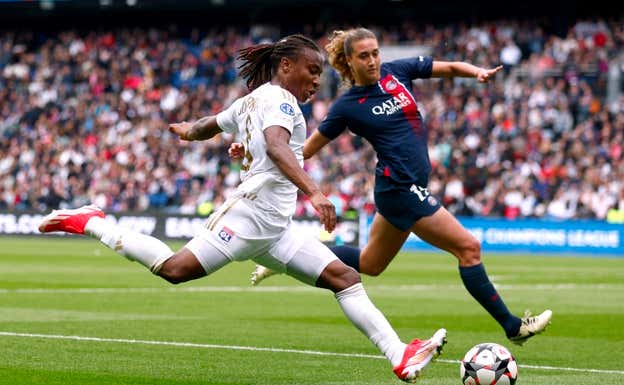 Dumornay en la semifinal contra el PSG.  REUTERS