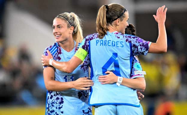 Alexia Putellas e Irene Paredes durante el partido ante Suecia.  REUTERS