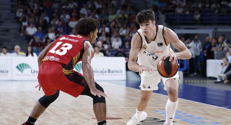 Hugo González, con el primer equipo esta temporada.