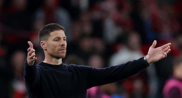 Xabi Alonso, desesperado ante la actuación de los italianos contra su equipo.