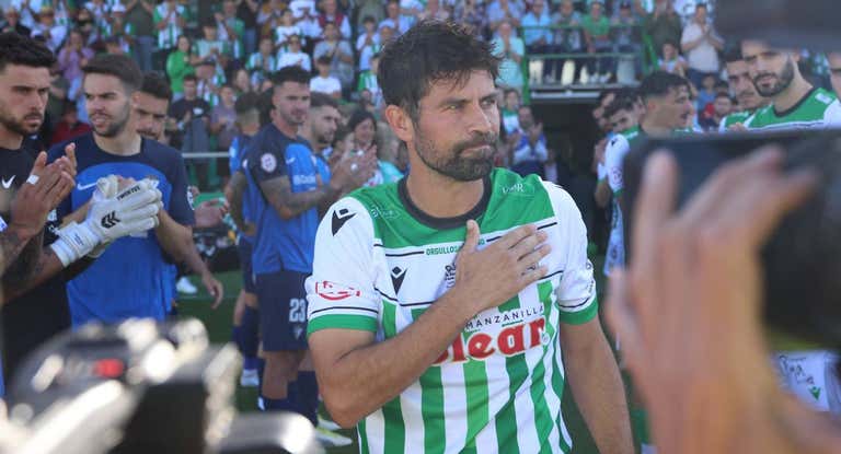 Coke, homenajeado en su último partido del Sanluqueño.
