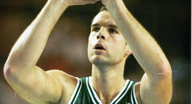 Ferrán Martínez, el único español en jugar en Panathinaikos: «Tras un derbi me destrozaron el coche e hicieron pintadas en mi casa»