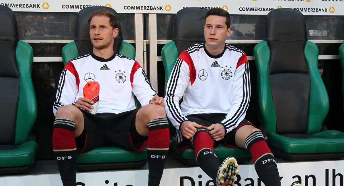 Höwedes y Draxler, en el banquillo de la selección alemana. /Getty