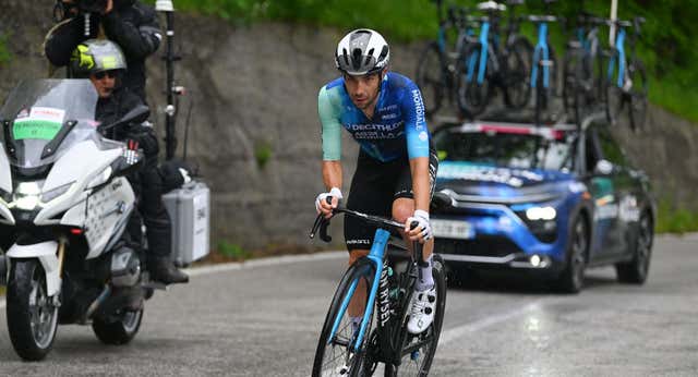 Brindis para Vendrame, que prolonga el hechizo de las Van Rysel en el Giro de Italia