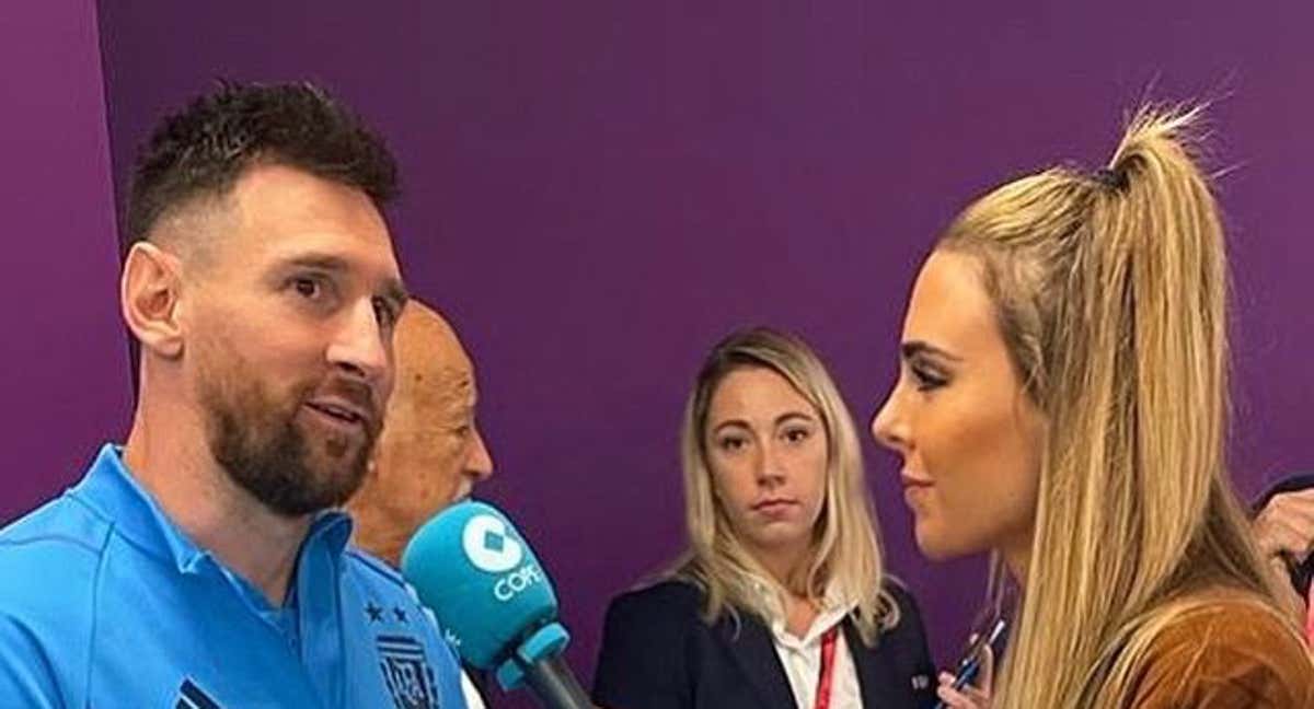 Helena Condis, entrevistando a Messi en el Mundial de Catar. /