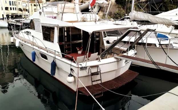 Imagen del yate en alquiler, en el Port de Fontvieille de Mónaco.  Airbnb