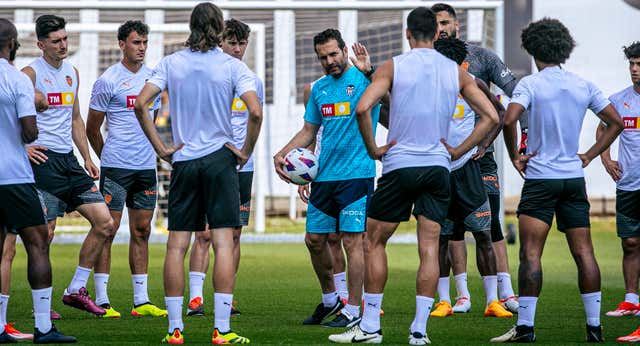 Rubén Baraja pide al Valencia que dé “continuidad” a su equipo y que “afine” en el mercado