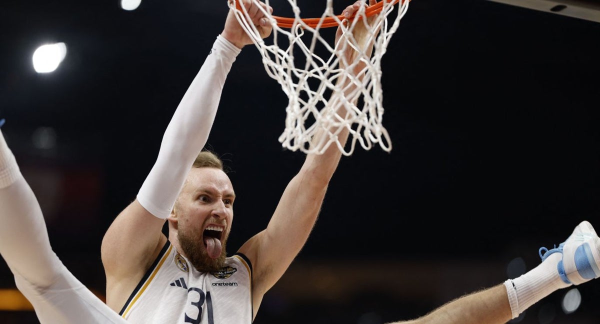 Dzanan Musa machaca al final del partido ante Olympiacos.