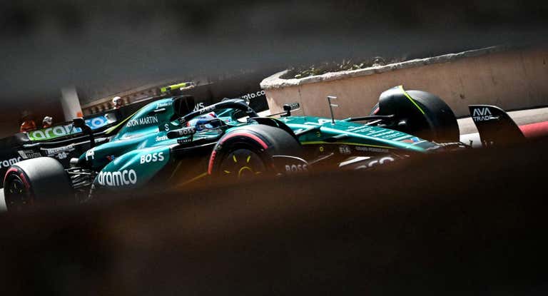 Fernando Alonso rueda en la clasificación del Gran Premio de Mónaco.