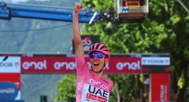 Pogacar suma su sexto triunfo y cierra su primera ‘maglia rosa’ con casi 10 minutos de ventaja