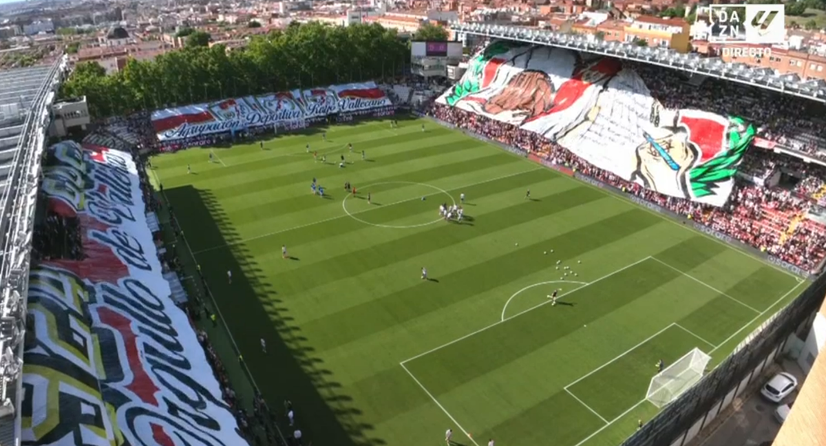 El Rayo muestra al mundo el tifo más espectacular de la temporada por su Centenario: «Orgullo de Vallecas»