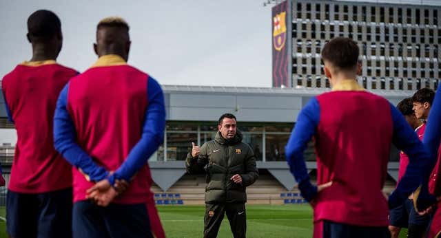 Los futbolistas del Barça arropan a Xavi: «Estoy seguro de que nos volveremos a encontrar»