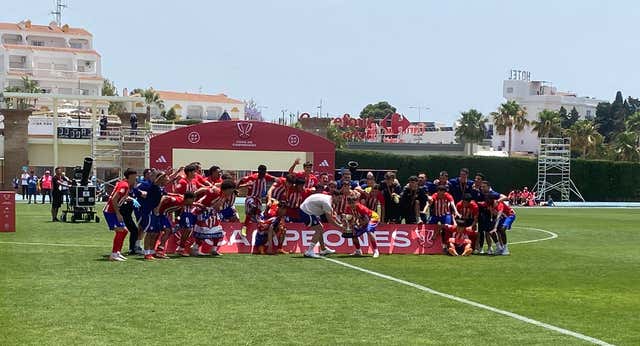 Doblete, manteo a un Fernando Torres de libreta… y rumbo al Atlético de Madrid B