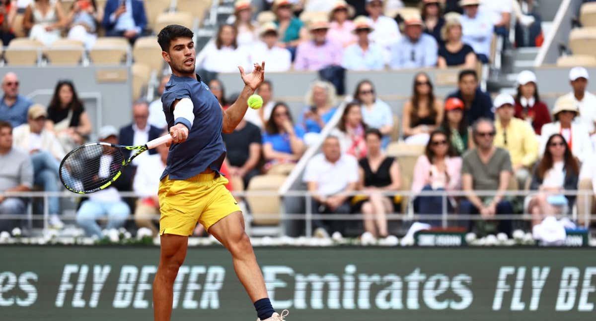 Carlos Alcaraz, durante su partido ante Wolf en la primera ronda de Roland Garros. /REUTERS