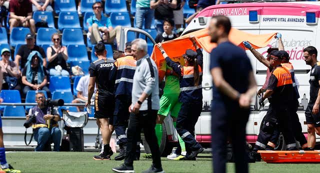 David Soria sale por su propio pie tras un fuerte choque con Larin