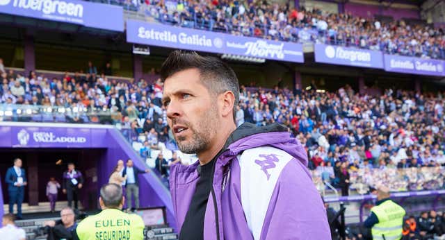 Lo nunca visto en el fútbol: ¡Zorrilla celebra el ascenso del Valladolid pidiendo la destitución de Pezzolano y éste les jalea!