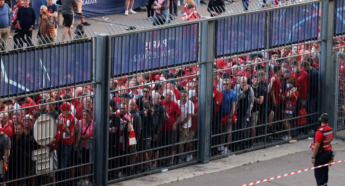 Aficionados del Liverpool antes de la final de 2022. Ese día se registraron alrededor de 2.800 entradas falsas.