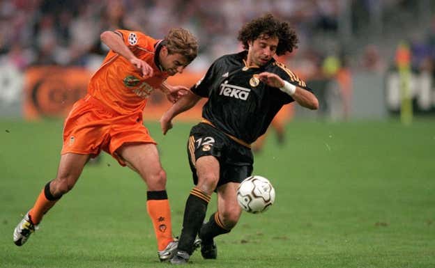 Iván Campo, durante la final de la Champions del 2000. GETTY