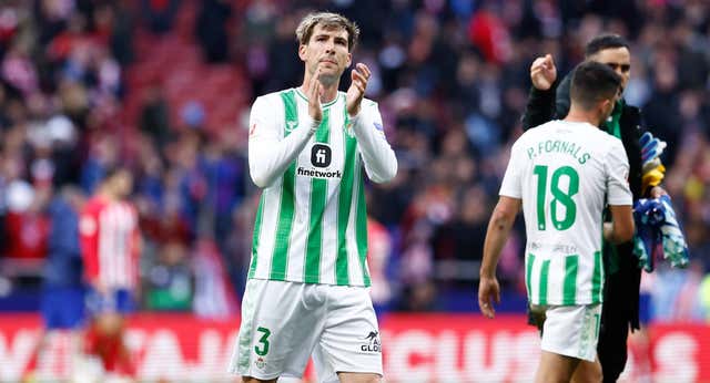 El Betis se centra en la defensa y Juan Miranda es una opción… difícil
