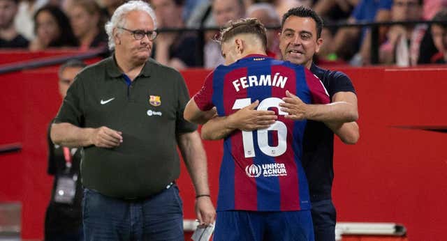 La firma y la presentación de Flick están pendientes del finiquito de Xavi y su staff