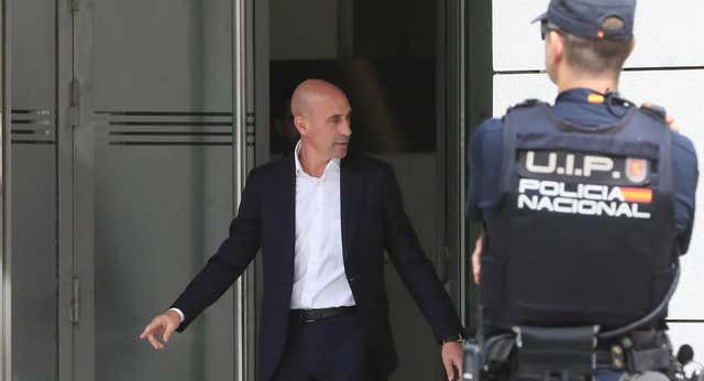 Luis Rubiales llama a declarar a sus hijas como testigos en el juicio con Jenni Hermoso