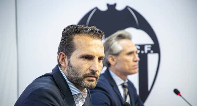 La plantilla del Valencia y el futuro de Baraja se perfilan en Paterna