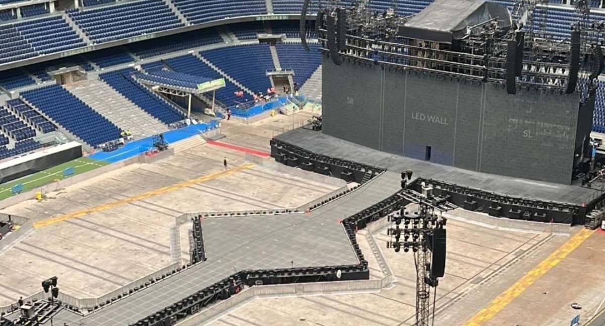 Imagen del Bernabéu en plena transformación para el concierto de Taylor Swift./JAVIER CAIRETA-SERRA