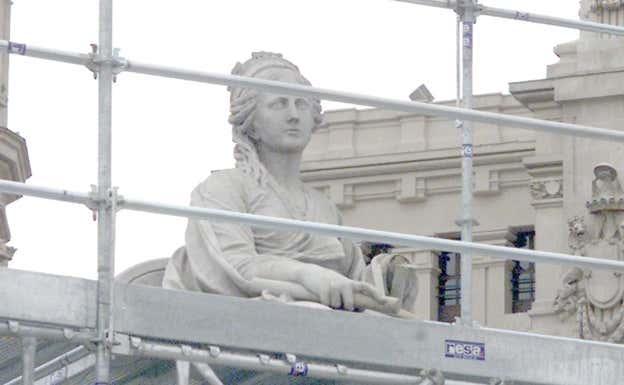 Cibeles, sin su mano izquierda.  AGENCIAS