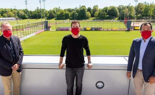 Klose estuvo una temporada (2020-2021) de ayudante de Flick en el Bayern.  FCBAYERN