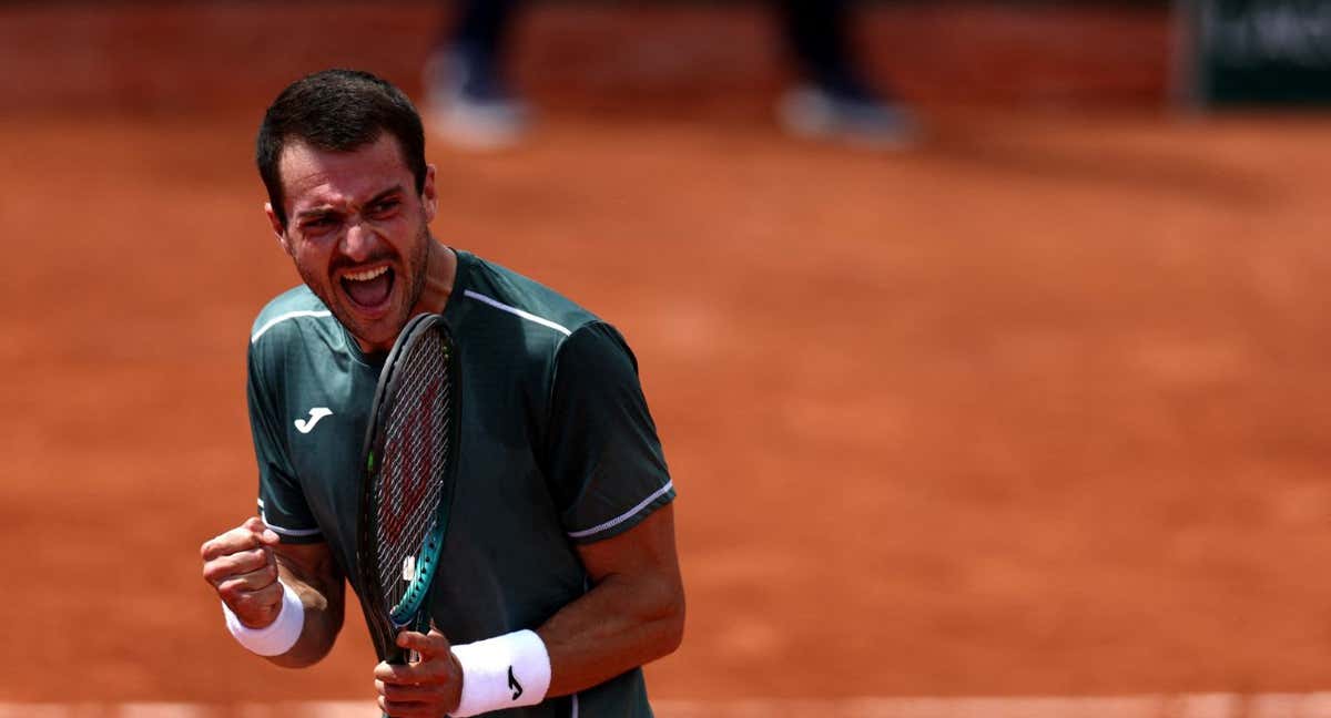 El tenista español Pedro Martínez festeja un punto durante la primera ronda de Roland Garros. /REUTERS/Yves Herman