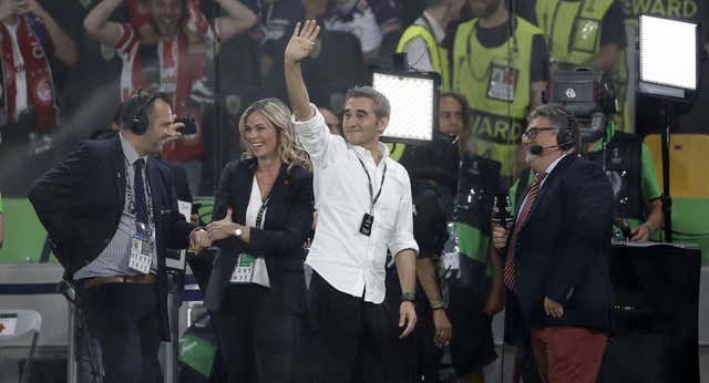 Valverde le da una sorpresa a Mendilibar y encabeza la visita de los ídolos de Olympiacos
