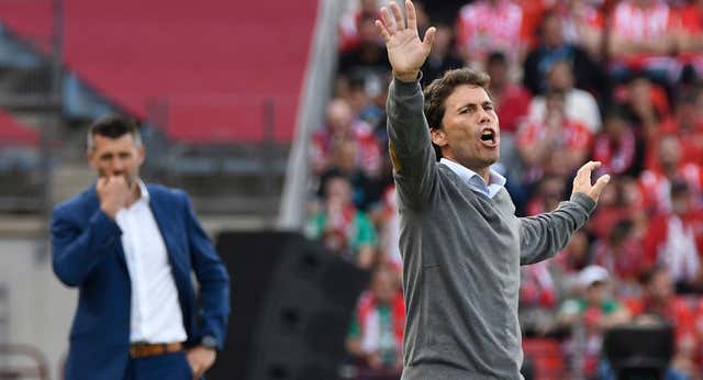 El Almería cierra el regreso de Rubi