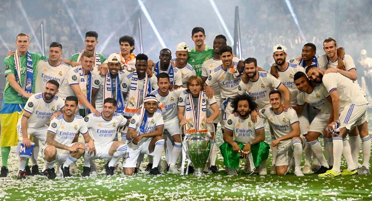 Los jugadores del Real Madrid, con la Champions conseguida en París./Agencias