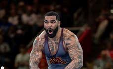 ¡Los Buffalo Bills de la NFL fichan a un medallista olímpico de lucha!