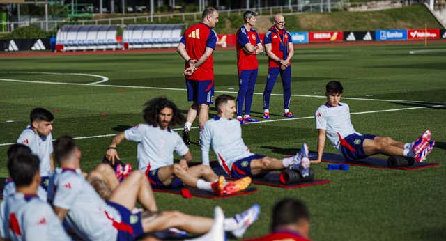 De la Fuente tiene un plan: probaturas en Badajoz, test con aroma a debut en Son Moix